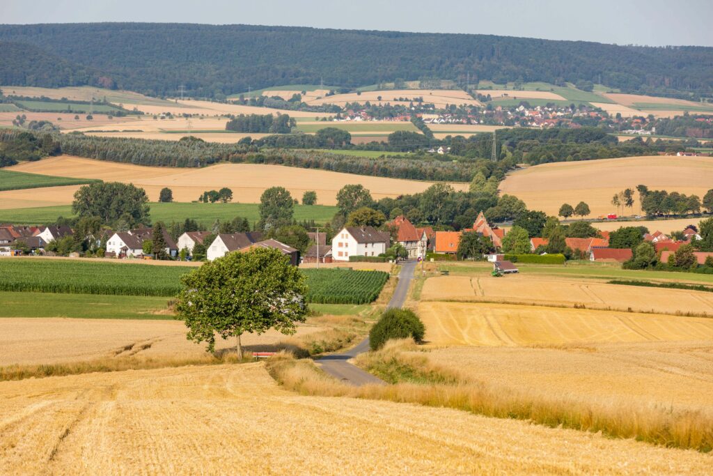 Landschaft um den Deister Fotos: HMTG u. Christian Schwier/stockAdobe.com