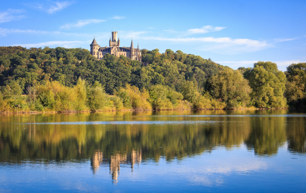 Schloss Marienburg in Pattensen Fotos: HMTG u. Christian Schwier/stockAdobe.com